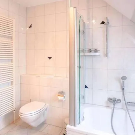 Schoene Ruhige Fuer Ganze Familie * Risum-Lindholm